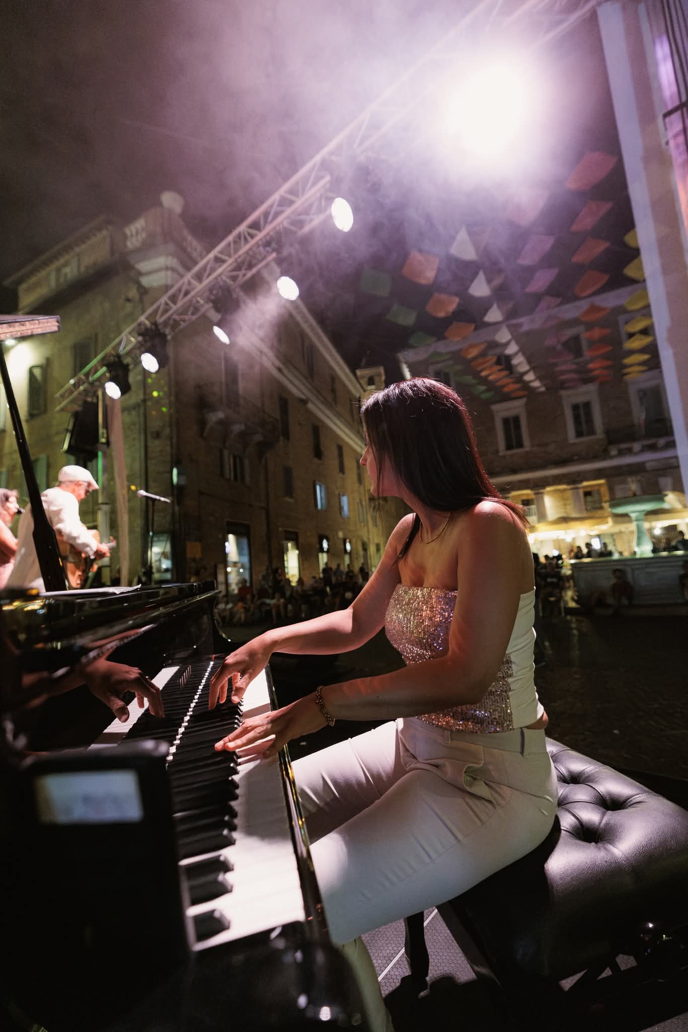 Cristina Massaro al pianoforte durante il concerto
